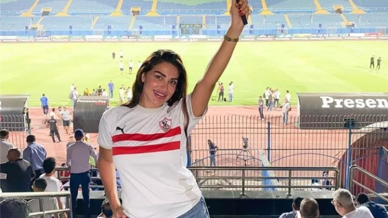 بتشيرت الفريق .. سارة نخلة تحتفل بفوز الزمالك بالدورى