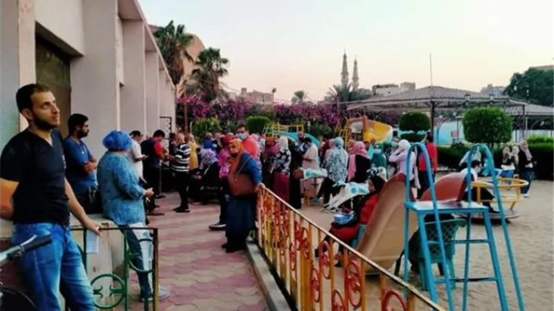 إقبال شديد على الفرق المتنقلة للتطعيم ضد كورونا في الإسماعيلية ..صور