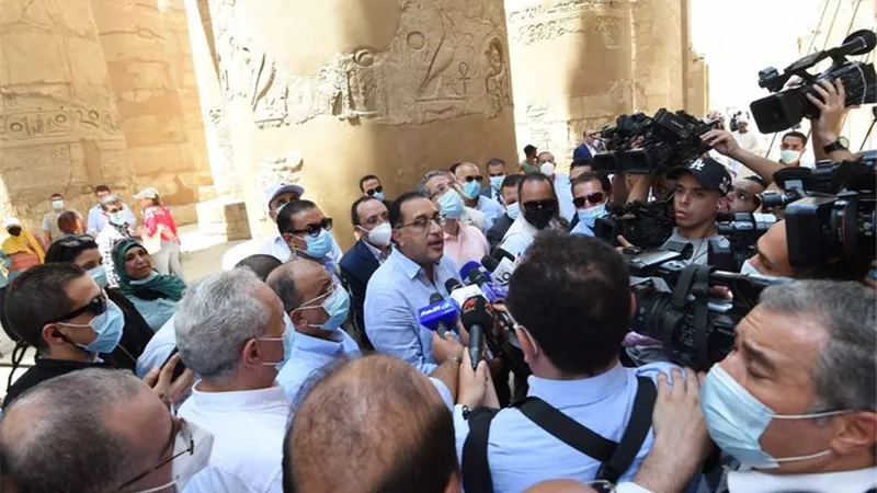 رئيس الوزراء : توجيهات رئاسية باستعادة الوجه الحضاري لمدينة الأقصر