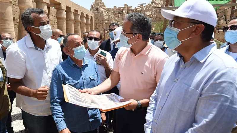 العنانى : الكشف عن أجزاء من تماثيل أبي الهول وجار العمل على توثيقها