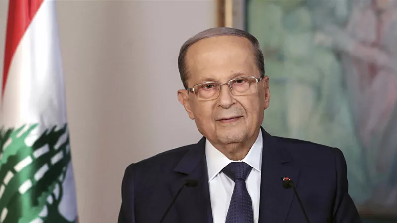 الرئيس اللبناني يوقع مرسوماً بتكليف الجيش والشرطة بالرقابة على مصادر الطاقة