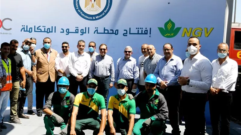 وزير البترول يفتتح محطة تموين السيارات بالوقود بمنطقة المكس بالاسكندرية