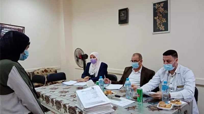 جمال سلامة يقود اختبارات قبول الطالبات الجدد للالتحاق بمدرسة التمريض بمستشفى العاشر