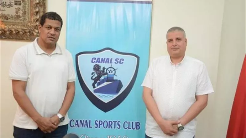 علاء عبد العال يقود القناة في الموسم الجديد ويجتمع باللاعبين ..صور