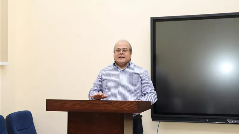 رئيس جامعة الدلتا التكنولوجية في لقائه مع الأوائل : نسعي إلى بناء قدرات الطلاب وتشجيعهم علي التوجه نحو العالمية