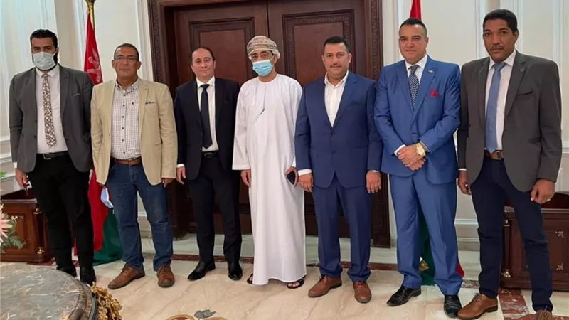 سفير سلطنة عُمان بالقاهرة يبحث مجالات الاستثمار المشترك مع جمعية رجال الأعمال المصريين العُمانيين