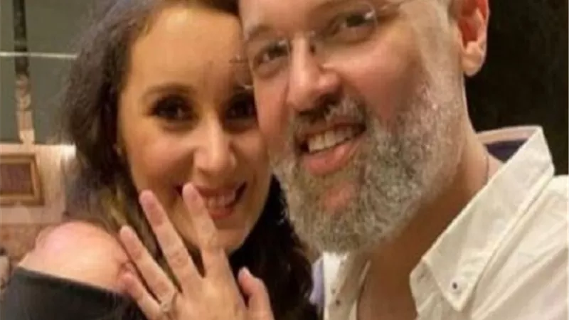 كواليس ركوع محمد محمود عبد العزيز على ركبتيه لتقديم خاتم لخطيبته سارة