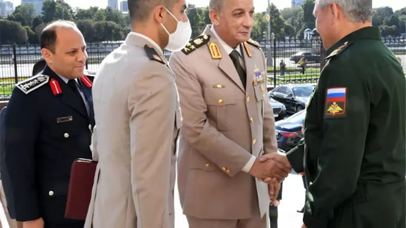 الفريق أول محمد زكى القائد يعود إلى أرض الوطن بعد زيارته الرسمية إلى روسيا