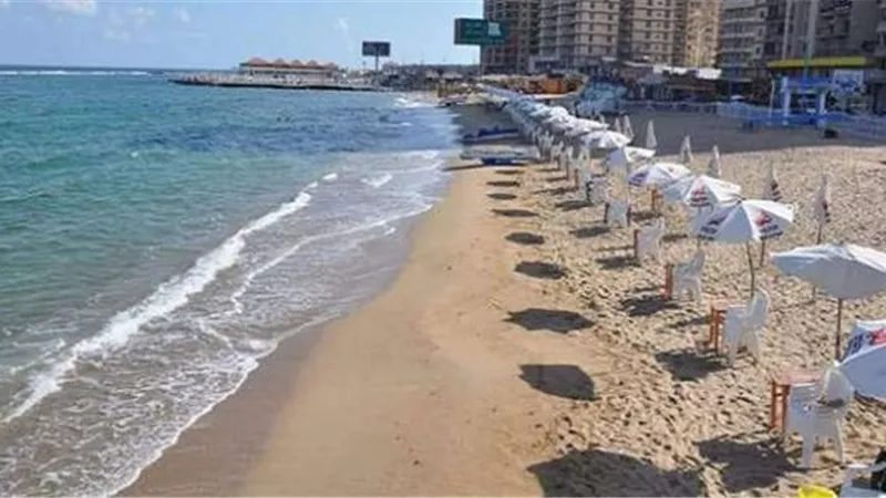 محافظ الإسكندرية: عصر فرض الإتاوات انتهى.. ولدينا 6 شواطئ بـ 5 جنيهات