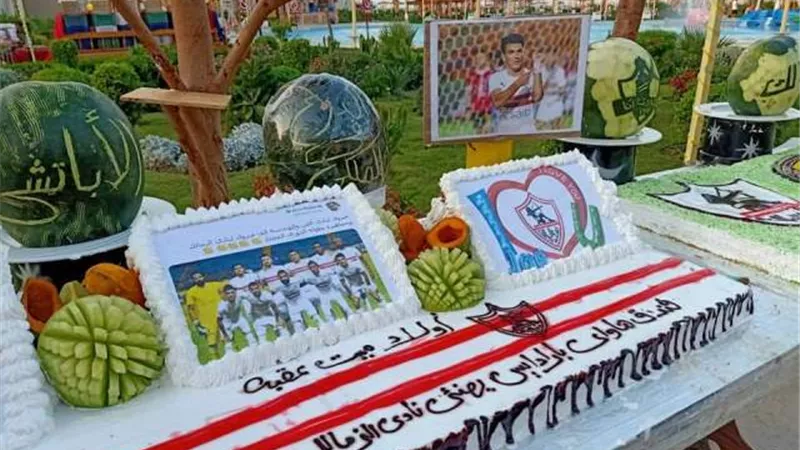 فنادق الغردقة تحتفل بفوز نادى الزمالك بتورتة ٥ أمتار مع النزلاء على الشواطئ .. صور