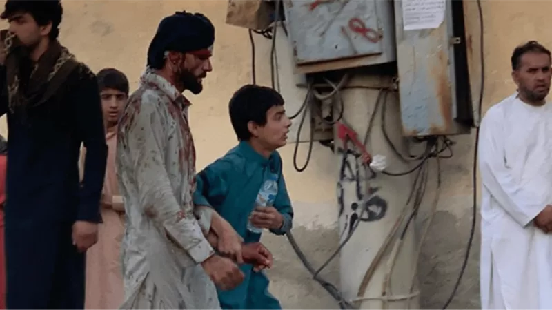 11 قتيلاً وجريحاً بينهم جنود أمريكيين بالانفجار في محيط مطار كابول