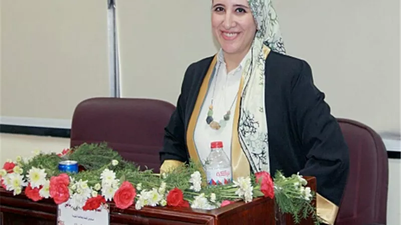 رسالة دكتوراه عن تنمية المفردات والأداء اللغوي في اللغة الانجليزية بجامعة بنها