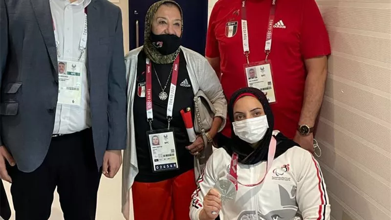 وزير الرياضة يهنيء شريف عثمان ورحاب رضوان بفضيتي رفع الأثقال في دورة الألعاب البارالمبية بطوكيو