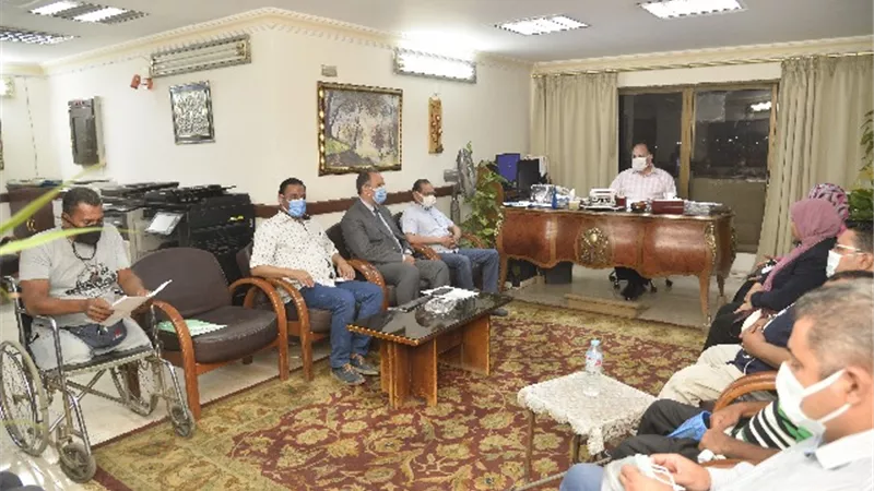 محافظ أسيوط يلتقي ذوى الهمم ويستعرض مطالبهم ..صور