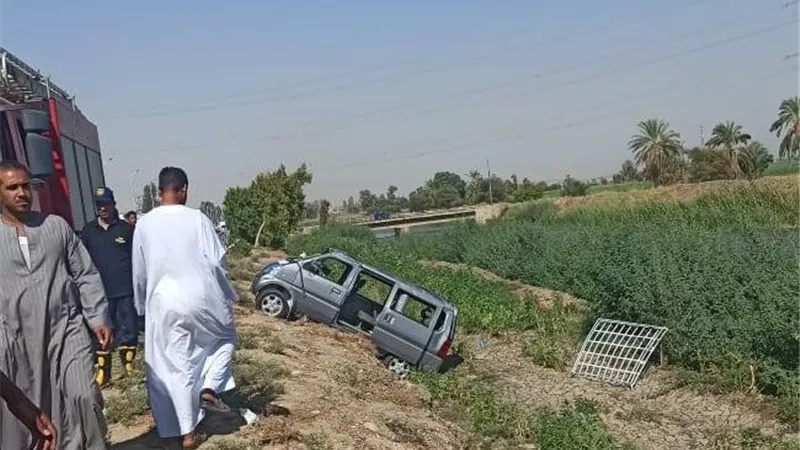 إصابة زوجين وأطفالهما الخمسة فى حادث تصادم بقنا