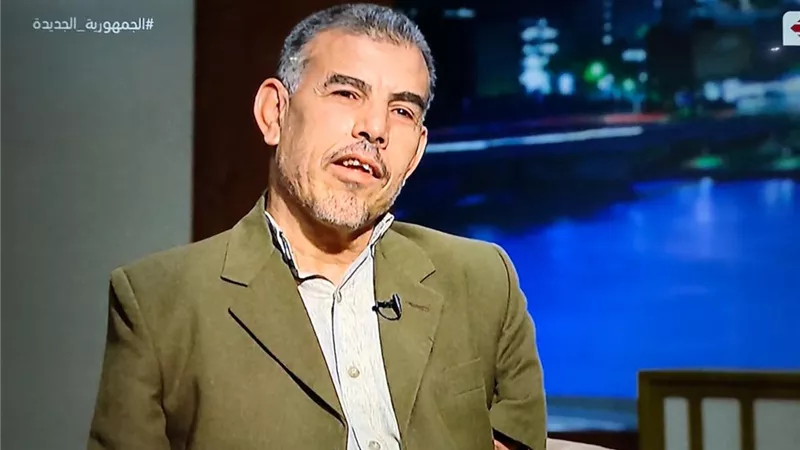 الإذاعي رضا عبد السلام : بدأت مشواري بالكتابة بقدمي ثم اسناني