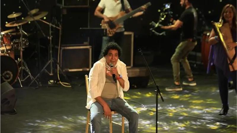 محمد منير يشعل حفل المسرح الروماني .. صور