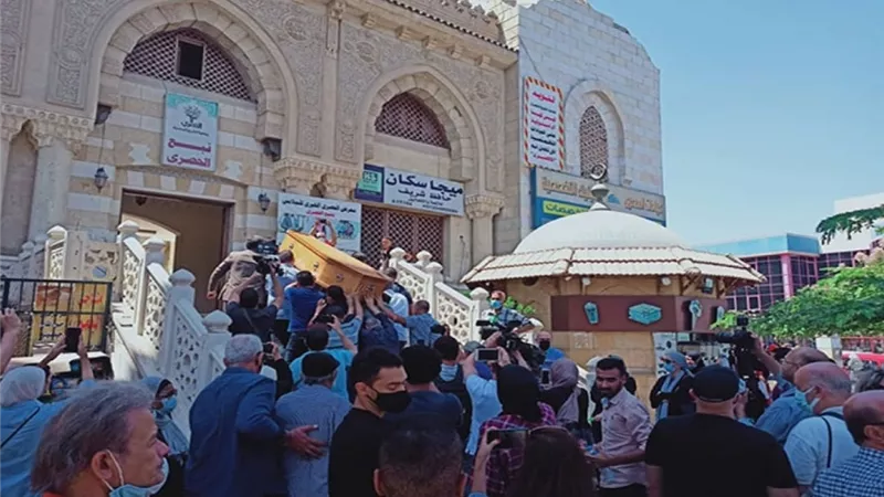 وصول جثمان حمدى الكنيسي إلى مسجد الحصرى