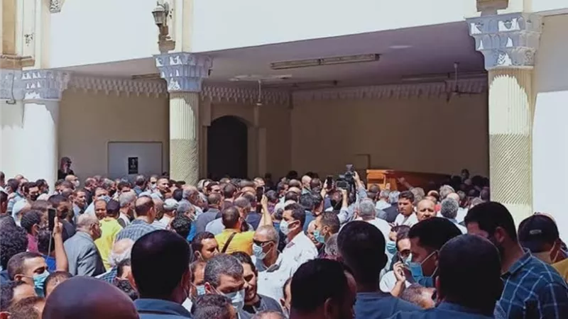 تشييع جنازة الاعلامى حمدى الكنيسي بمثواه الاخير بمقابر العائلة بطريق الفيوم