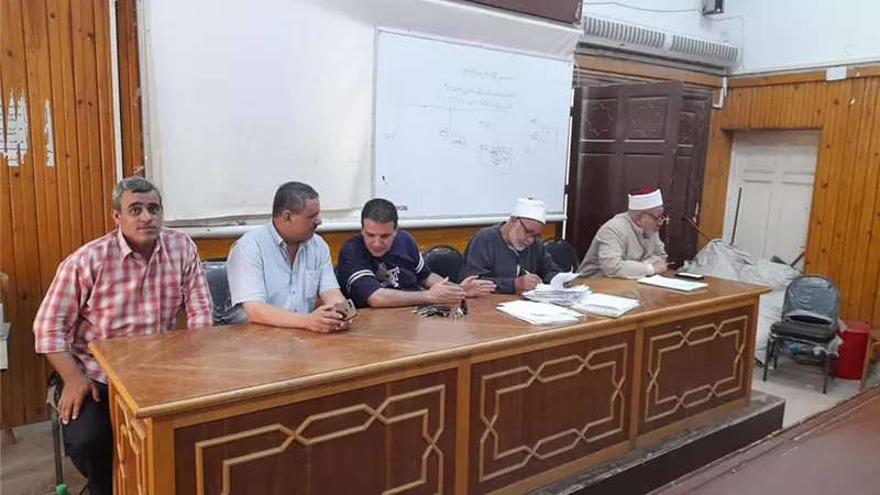 مدير الأزهر بالقليوبية يلتقي مديري الإدارات استعدادا للعام الدراسي الجديد