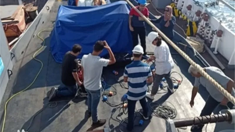 تجربة تشغيل غواصة طلاب هندسة المنصورة على سفينة 
