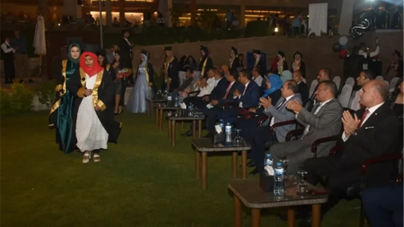 رئيس جامعة الأقصر يشهد أول حفل تخرج لطلاب الجامعة