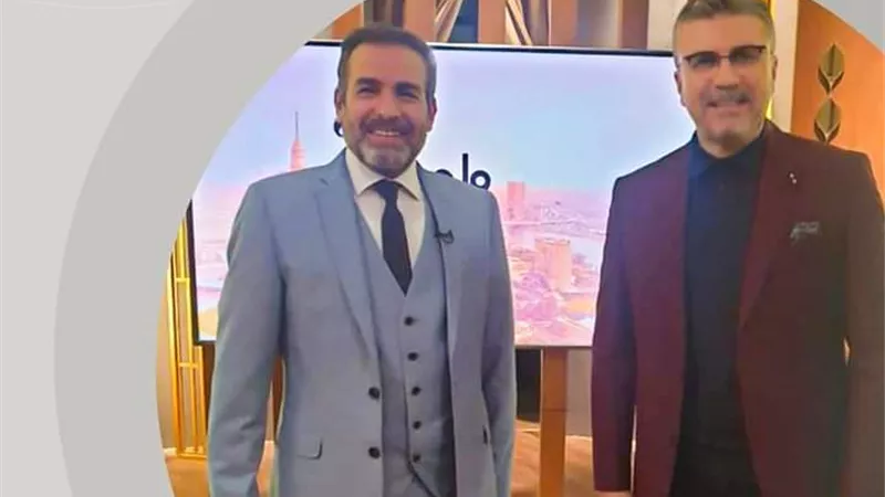 الجمعة.. فارس الدراما العربية أحمد عبد العزيز يكشف أسرار مسيرته بواحد من الناس