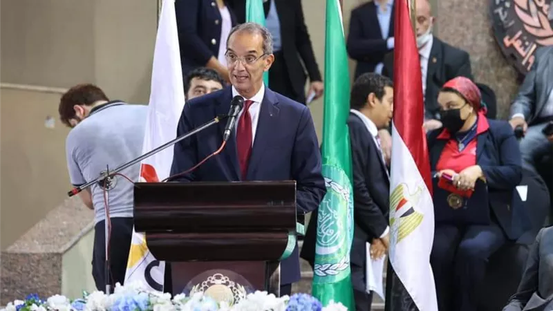 طلعت : مضاعفة اعداد المتدربين من الشباب باستثمارات 500 مليون جنيه خلال العام