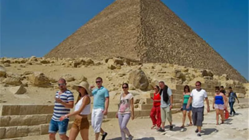 بالفيديو.. عضو غرفة شركات السياحة: هناك توجه بتنشيط السياحة إلكترونيًا