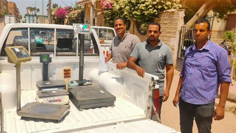 ضبط موازين غير معتمدة و٢٨ شيكارة دقيق بلدى تصرف من حصص المخابز فى حملة تموينية بالأقصر