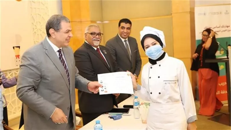 سعفان يشهد ختام أول تدريب مهني من نوعه في مجال الفندقة مجاناً بالأقصر