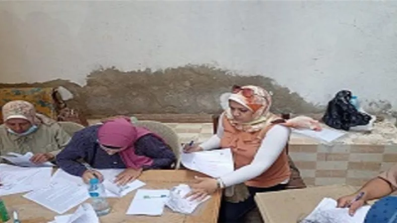 أستخراج بطاقات للمرأة بعزبة سكوت وأعدام اغذية فاسدة
