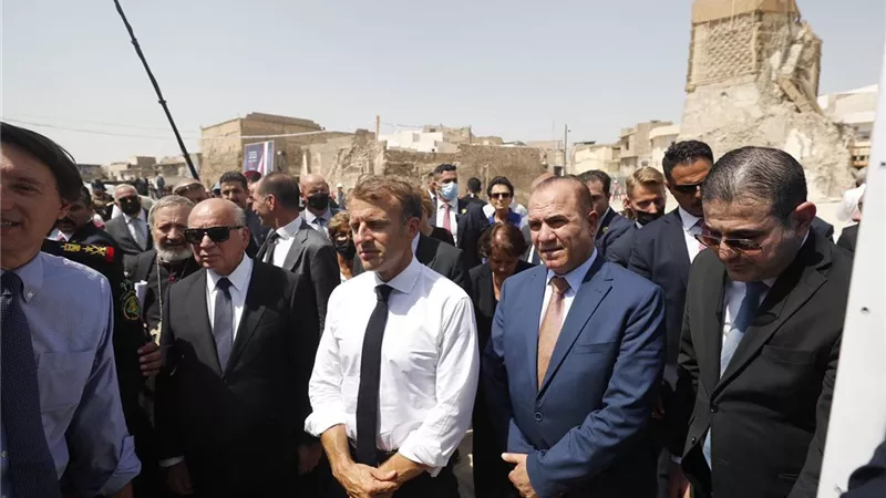 الرئيس الفرنسى يزور جامع النورى فى الموصل