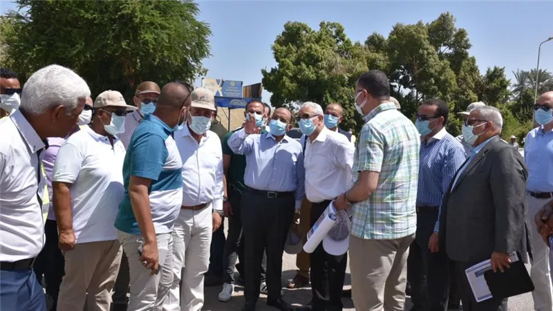 وزير التنمية المحلية ومحافظ الأقصر يتفقدان مشروعات إحياء طريق الكباش