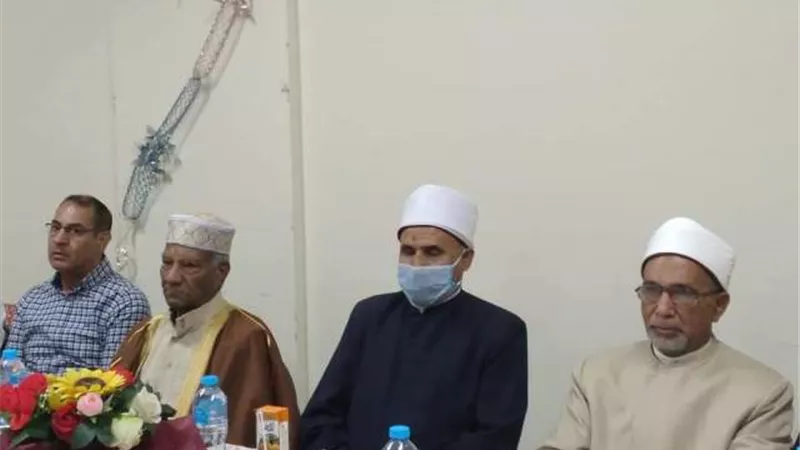منطقة البحر الأحمر الأزهرية تكرم موجه شئون القرآن الكريم لبلوغه سن المعاش