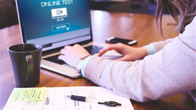 هل يجوز مساعدة الطلبة فى حل اختبارات التقويم الالكترونية