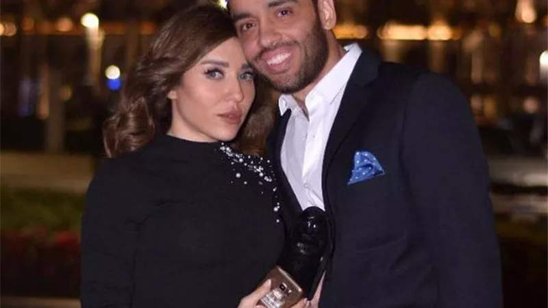 رامى جمال يتغزل فى زوجته برسالة رومانسية