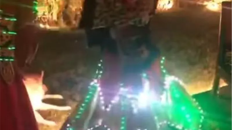 هيدي كرم ترقص بالتنورة فى عيد ميلاها.. فيديو