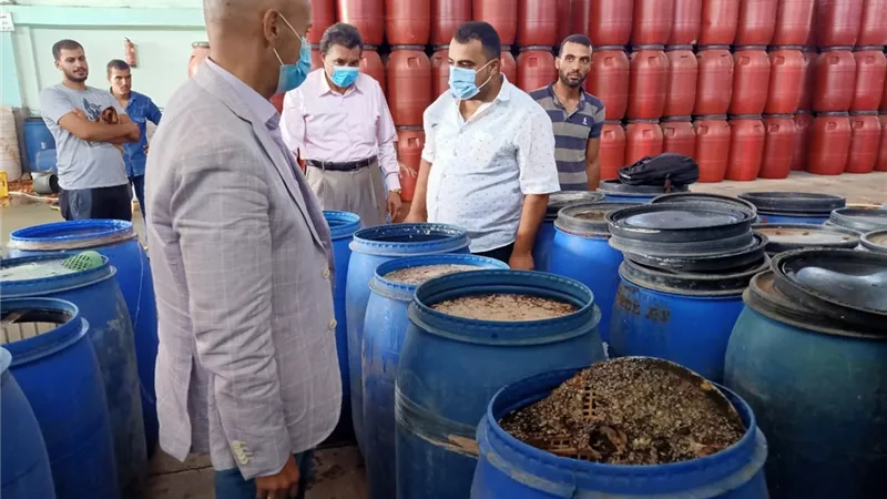 مسعود يقود حملة علي منشآت غذائية بالزقازيق والقنايات ويعدم ١٢ طن أغذية