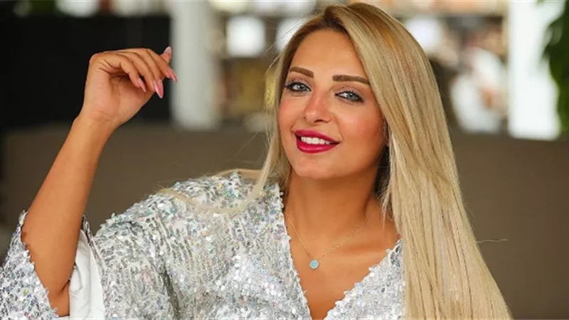 مي حلمي تغلق التعليقات عبر حسابها .. وتعلق من المطار