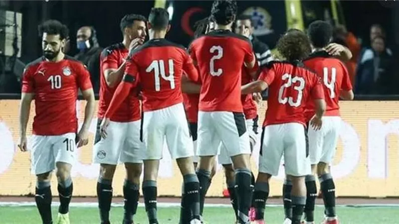 الكاف يعين طاقم حكام مالي لإدارة مباراة مصر وأنجولا