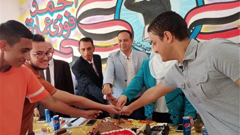 مدارس الإسماعيلية تكرم أوائل الثانوية العامة ..صور