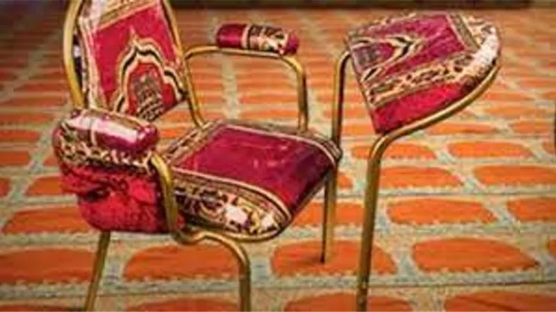 حكم من أتم أركان الصلاة وجلس للتشهد على كرسي؟ .. دار الإفتاء تجيب
