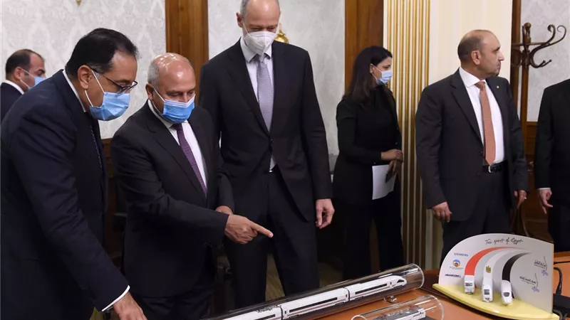 وزير النقل : القطار السريع محوراً جديداً للربط بين البحرين الأحمر والمتوسط لتطوير الموانئ