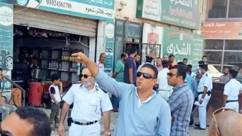 النجار: غلق وتشميع 42 محل مخالف فى مدينة 6 أكتوبر بالتعاون مع شرطة التعمير.. بالصور