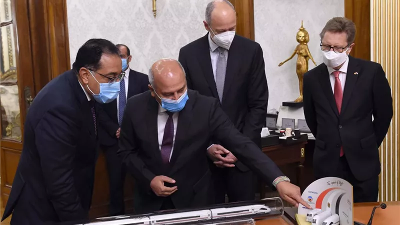 يقلل الازدحام المروري وأمانا أعلى للركاب..مزايا القطار السريع