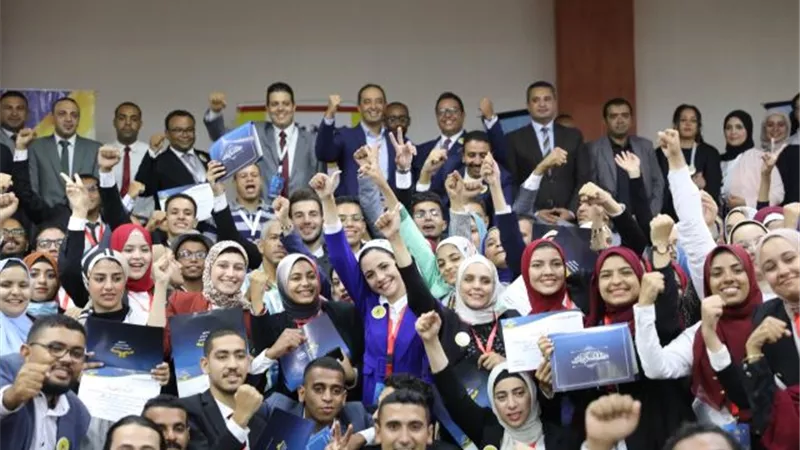 مدير معهد إعداد القادة: الانسان المصرى هو محور بناء المجتمع ويجب الاهتمام بتنمية مهاراته.. بالصور