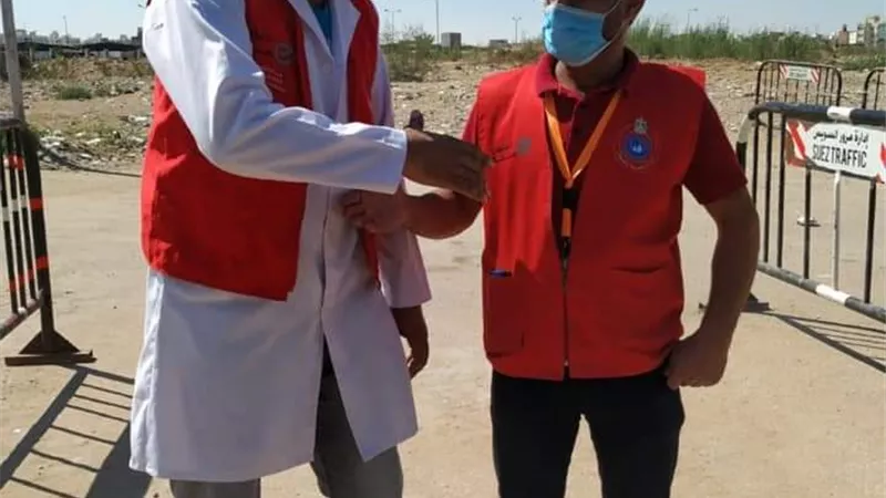 فرق التطعيم المنزلي تواصل تطعيم المواطنين بلقاح فيروس كورونا