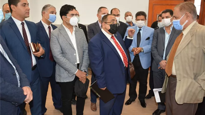 رئيس جامعة دمياط يستقبل لجنة فحص كلية الطب