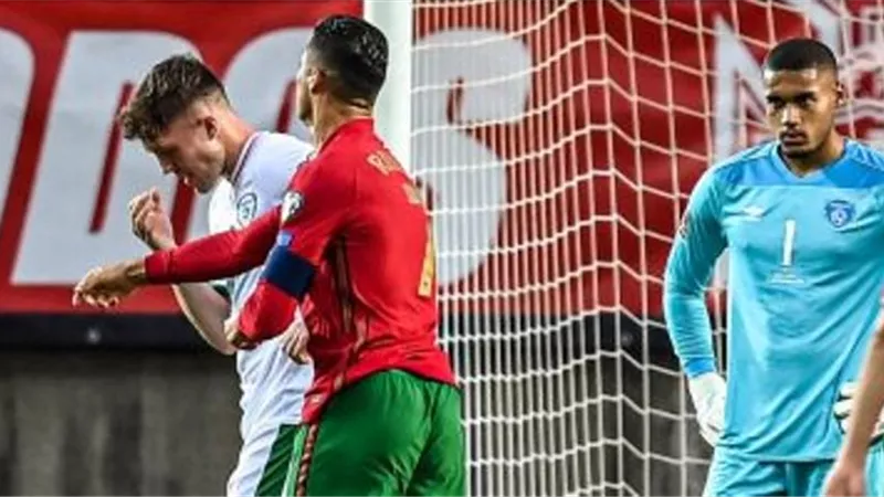 رونالدو يعتدى على مدافع إيرلندا فى تصفيلت كأس العالم
